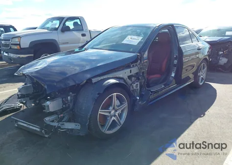 2015 Mercedes-Benz C 300 Sport z USA, uszkodzony, nr VIN 55SWF4JB8FU065428